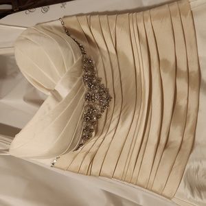 Chic Casablanca Wedding Dress Size 10!